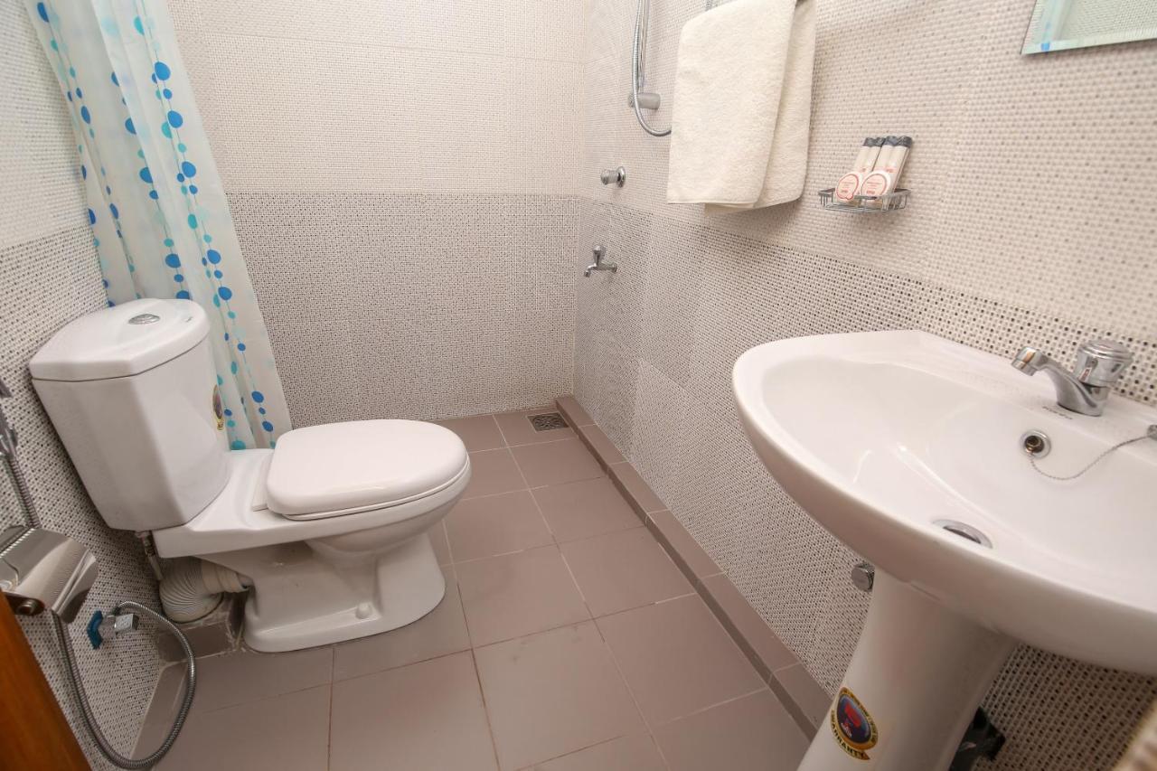 Oyo 438 Sarala Residence Hotel Kandy Dış mekan fotoğraf