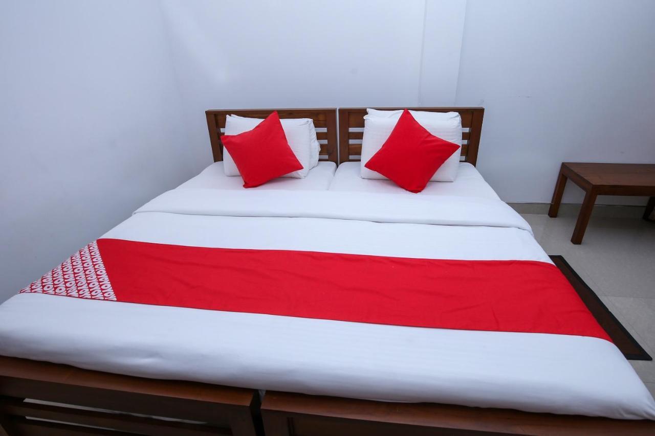 Oyo 438 Sarala Residence Hotel Kandy Dış mekan fotoğraf