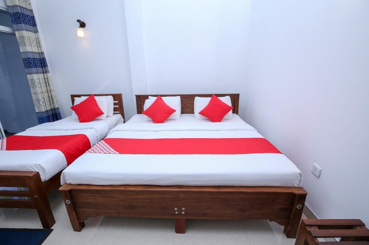 Oyo 438 Sarala Residence Hotel Kandy Oda fotoğraf