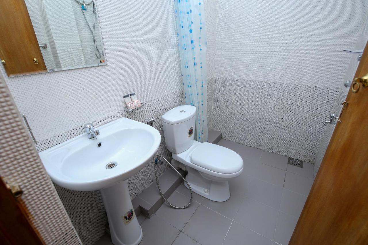 Oyo 438 Sarala Residence Hotel Kandy Dış mekan fotoğraf
